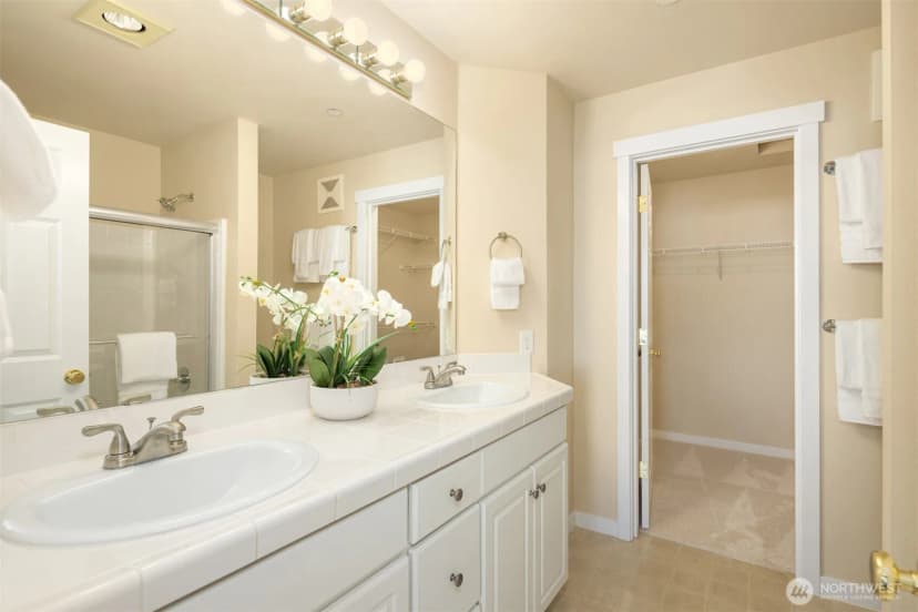Property photo for 1387 Huckleberry Circle, Issaquah photo 16