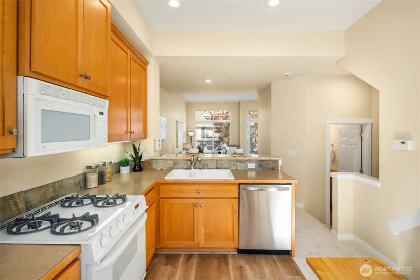 Property photo for 1387 Huckleberry Circle, Issaquah photo 9
