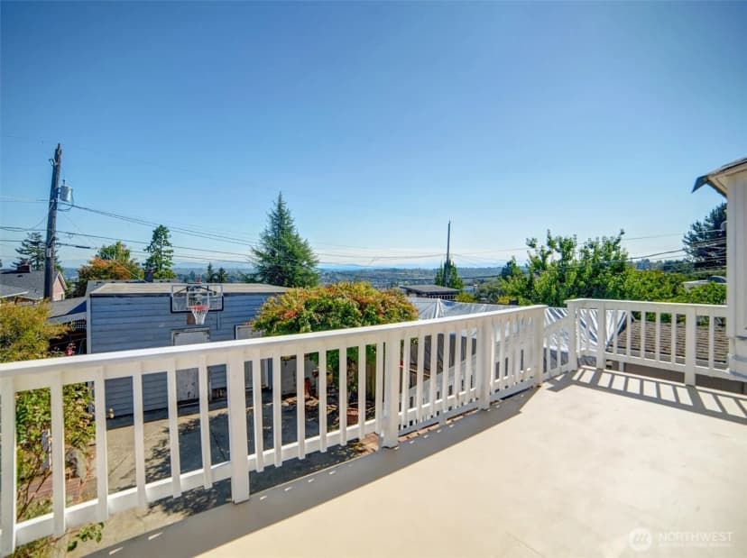 Property photo for 4044 39th Avenue Sw, Seattle photo 28