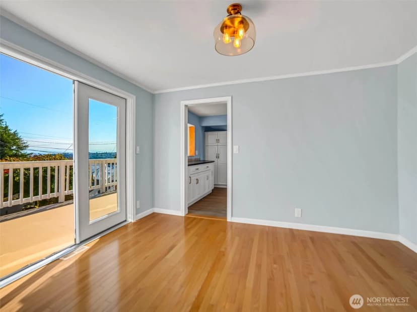 Property photo for 4044 39th Avenue Sw, Seattle photo 6