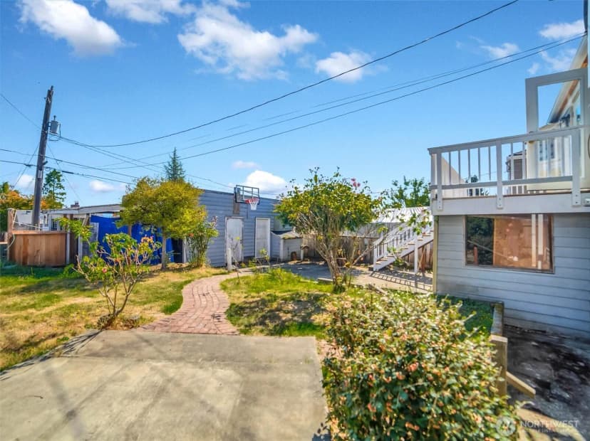 Property photo for 4044 39th Avenue Sw, Seattle photo 23