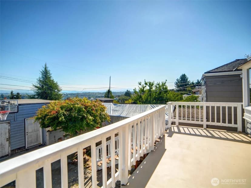 Property photo for 4044 39th Avenue Sw, Seattle photo 29