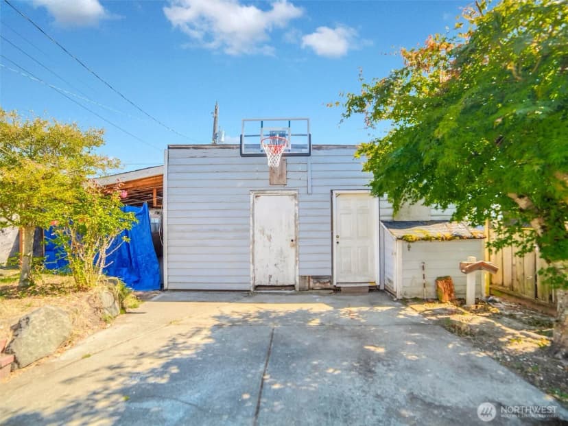 Property photo for 4044 39th Avenue Sw, Seattle photo 25