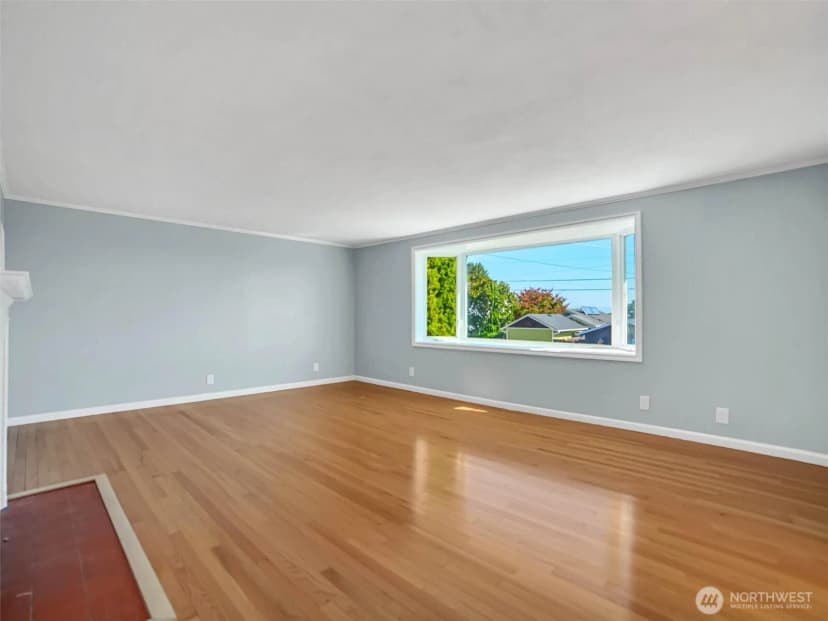 Property photo for 4044 39th Avenue Sw, Seattle photo 3