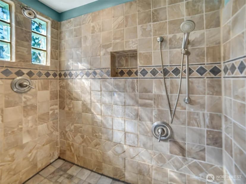 Property photo for 4044 39th Avenue Sw, Seattle photo 11