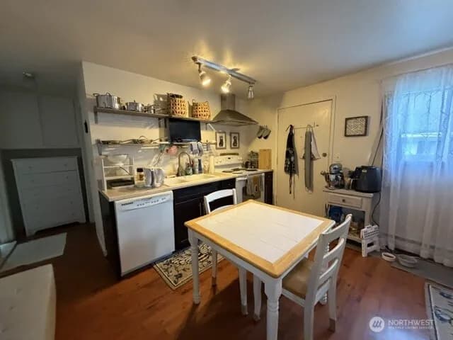 Property photo for 3831 17th Avenue Sw, Seattle photo 3