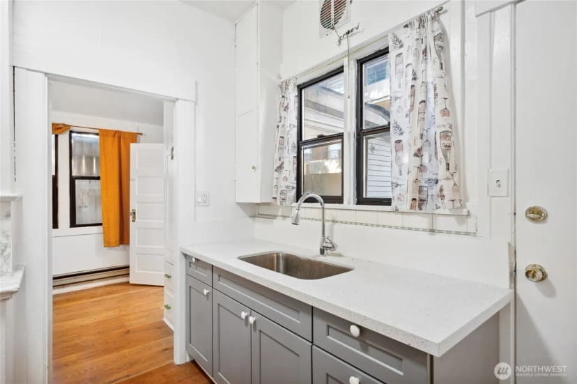 Property photo for 206 12th Avenue E, Seattle photo 10
