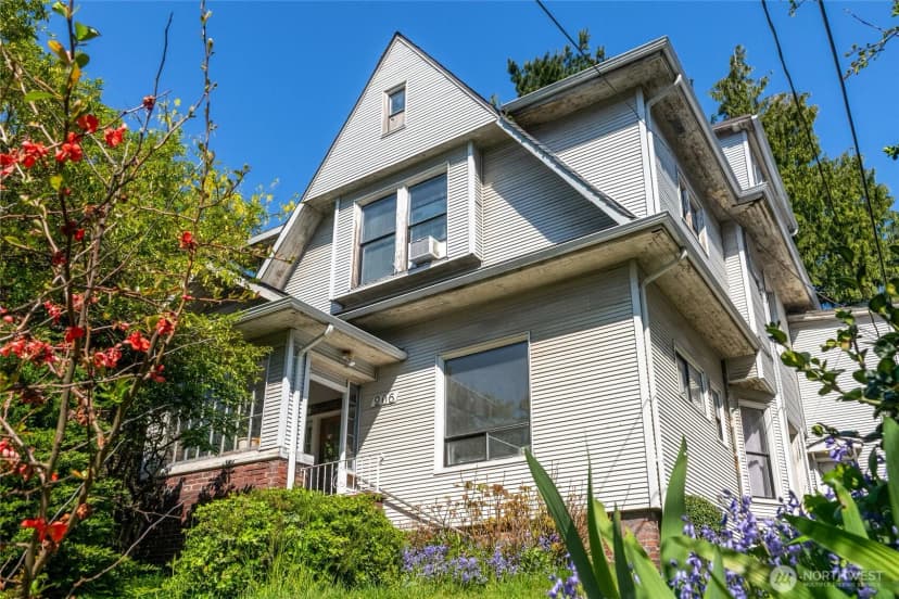 Property photo for 206 12th Avenue E, Seattle photo 6