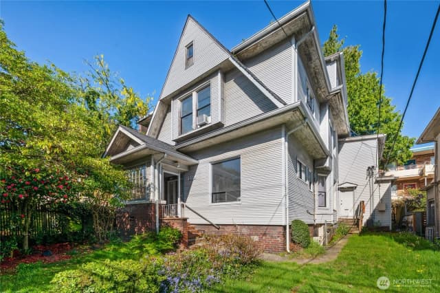 Property photo for 206 12th Avenue E, Seattle photo 2