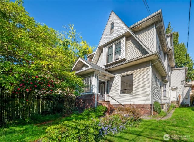 Property photo for 206 12th Avenue E, Seattle photo 4