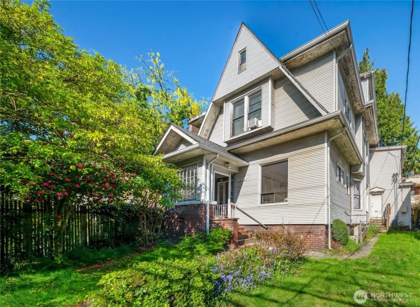 Property photo for 206 12th Avenue E, Seattle photo 4