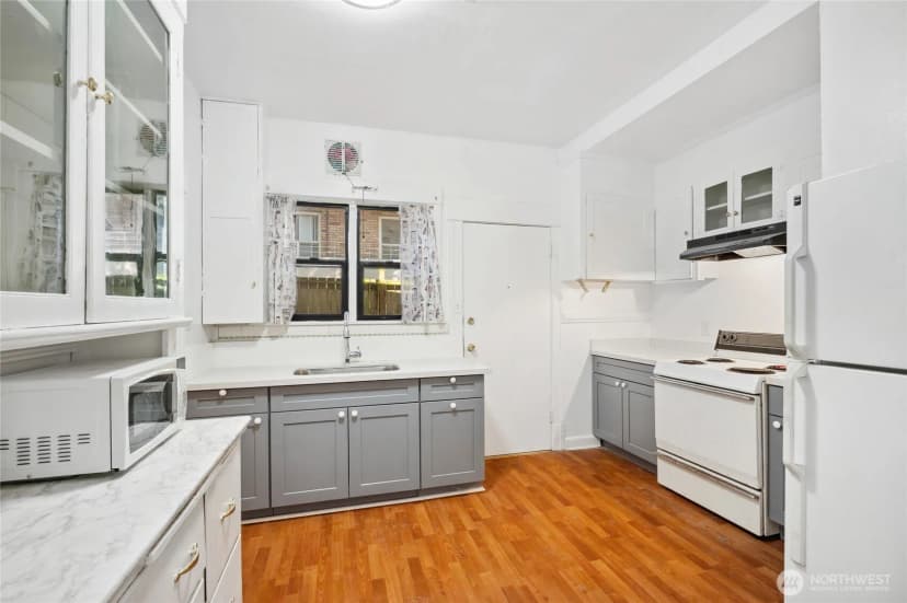 Property photo for 206 12th Avenue E, Seattle photo 9