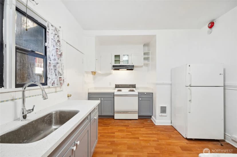 Property photo for 206 12th Avenue E, Seattle photo 11