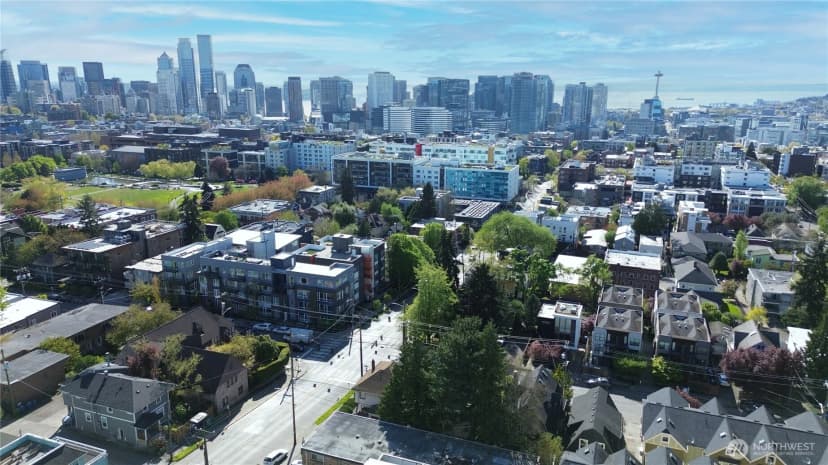 Property photo for 206 12th Avenue E, Seattle photo 3