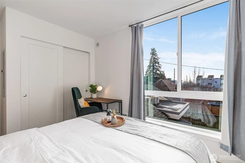 Property photo for 1112 13th Avenue #e, Seattle photo 15