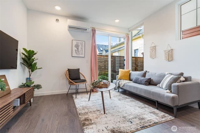 Property photo for 1112 13th Avenue #e, Seattle photo 5
