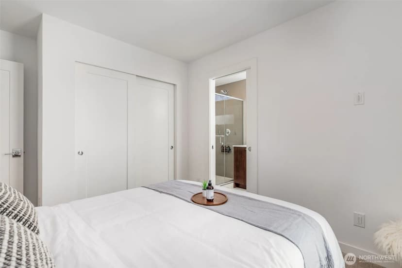 Property photo for 1112 13th Avenue #e, Seattle photo 22