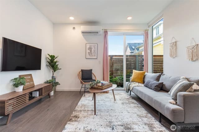 Property photo for 1112 13th Avenue #e, Seattle
