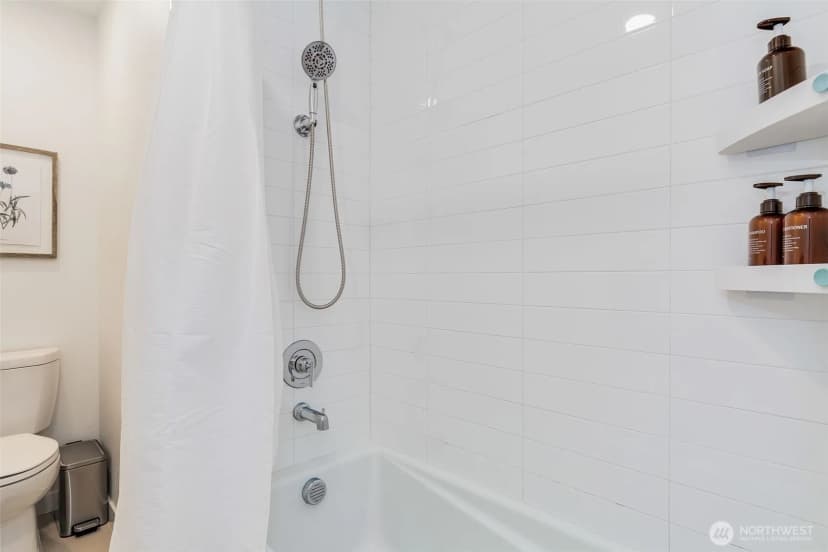 Property photo for 1112 13th Avenue #e, Seattle photo 14