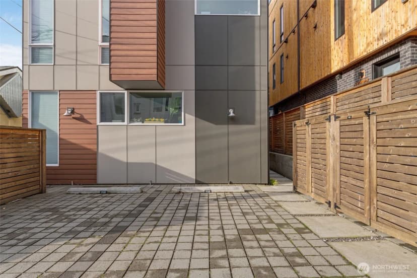 Property photo for 1112 13th Avenue #e, Seattle photo 30