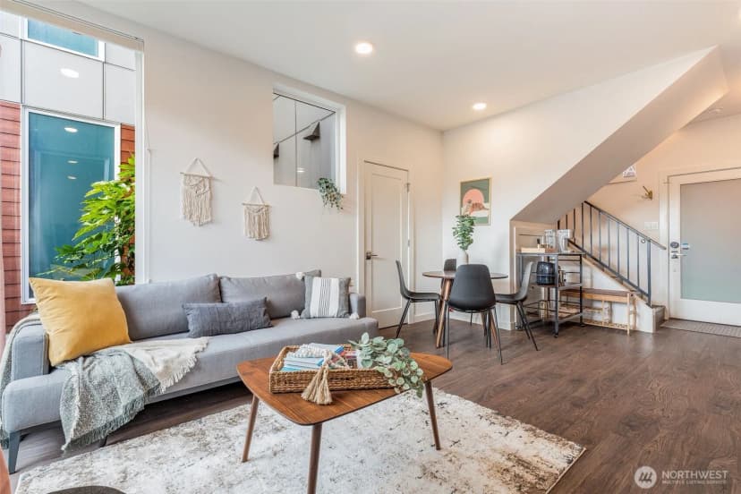 Property photo for 1112 13th Avenue #e, Seattle photo 6