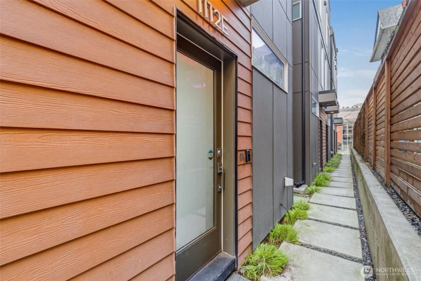 Property photo for 1112 13th Avenue #e, Seattle photo 4