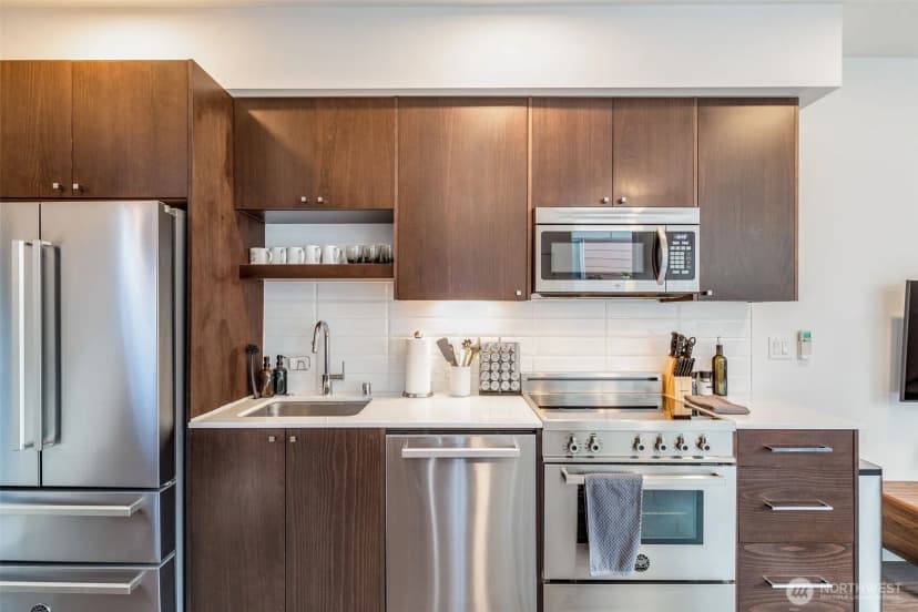 Property photo for 1112 13th Avenue #e, Seattle photo 11