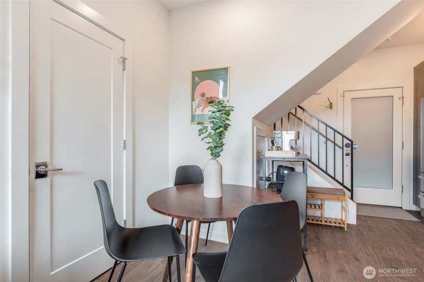 Property photo for 1112 13th Avenue #e, Seattle photo 9