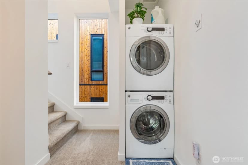 Property photo for 1112 13th Avenue #e, Seattle photo 12