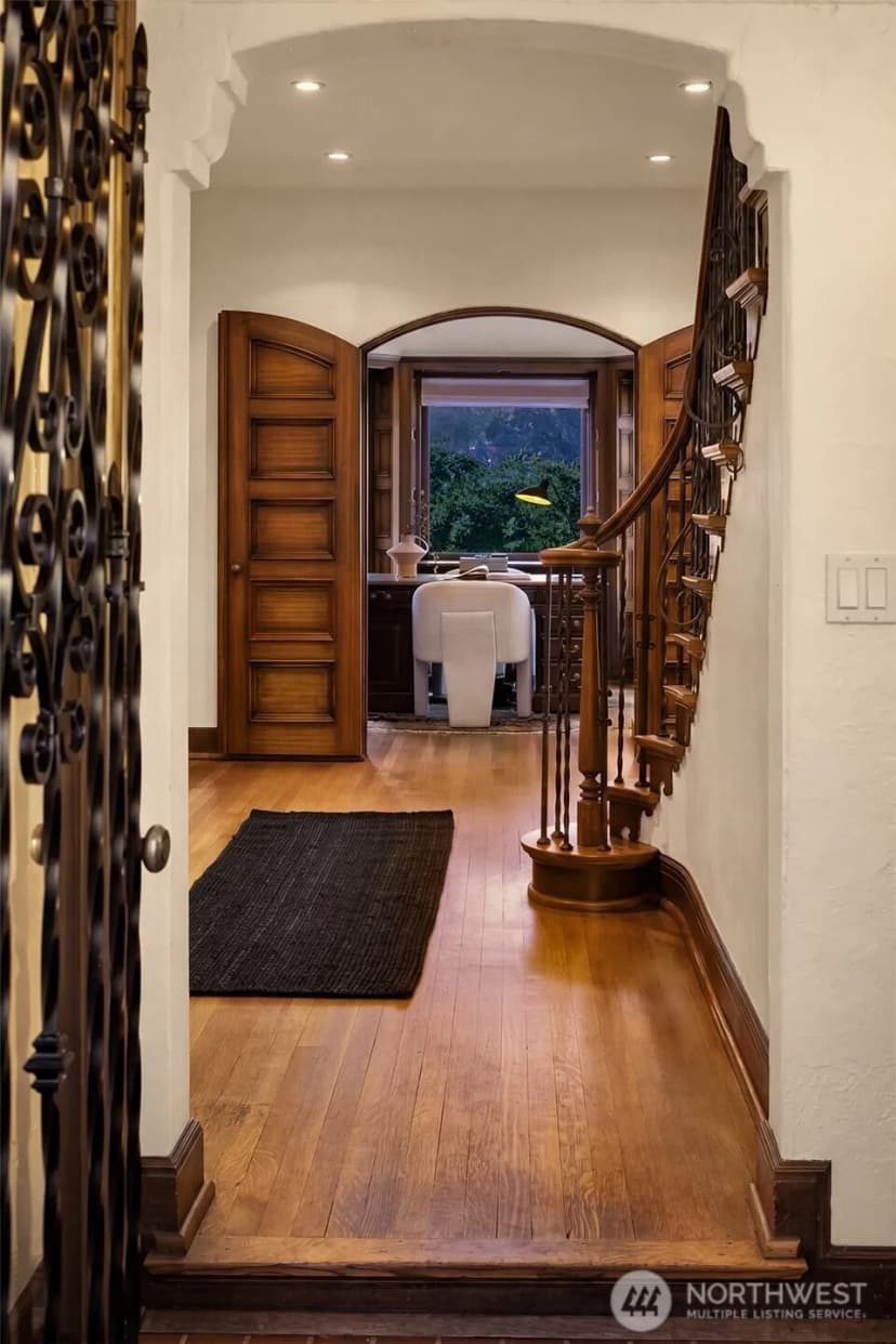 Property photo for 1641 Windermere Drive E, Seattle photo 3