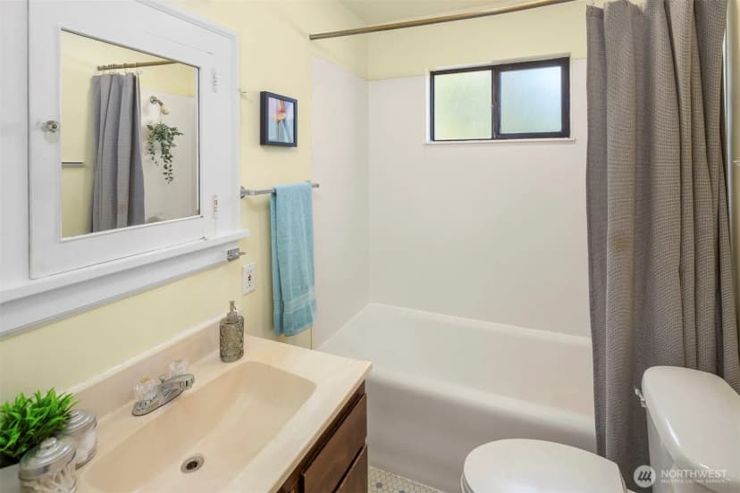 Property photo for 1222 Ne 100th Street, Seattle photo 18