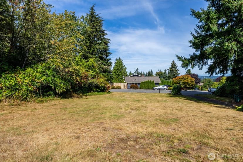 Property photo for 4711 Ne 201st Place, Lake Forest Park photo 9