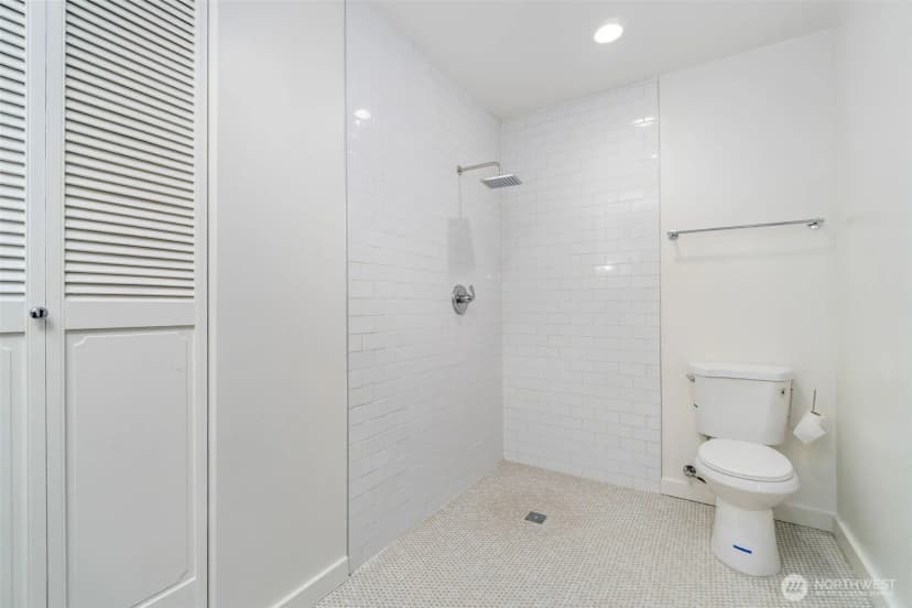 Property photo for 11037 Sand Point Way Ne, Seattle photo 18