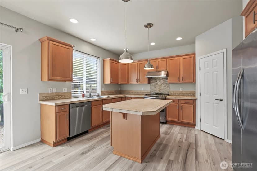Property photo for 18009 36th Avenue E, Tacoma photo 10