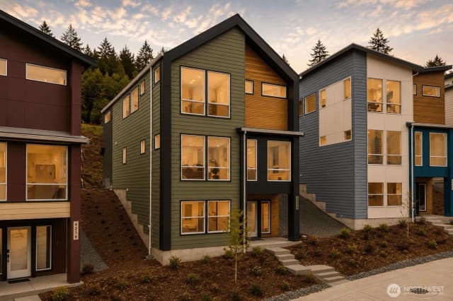 Property photo for 4273 Aberdeen Way Ne, Renton photo 2
