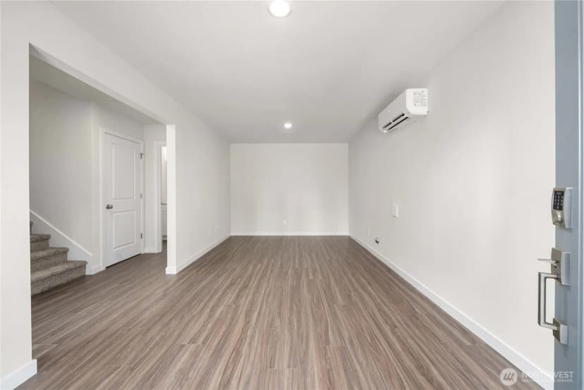 Property photo for 4273 Aberdeen Way Ne, Renton photo 17