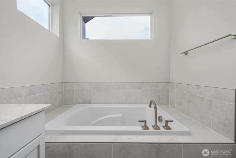 Property photo for 4273 Aberdeen Way Ne, Renton photo 15