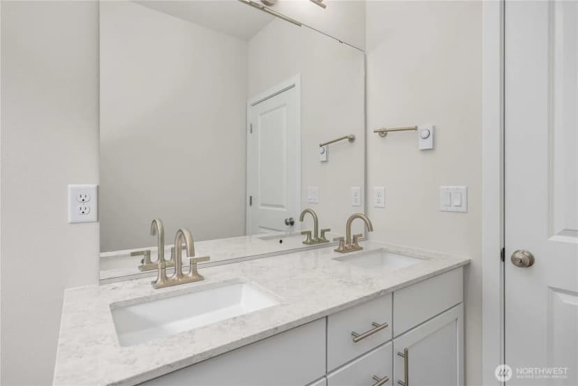 Property photo for 4273 Aberdeen Way Ne, Renton photo 16