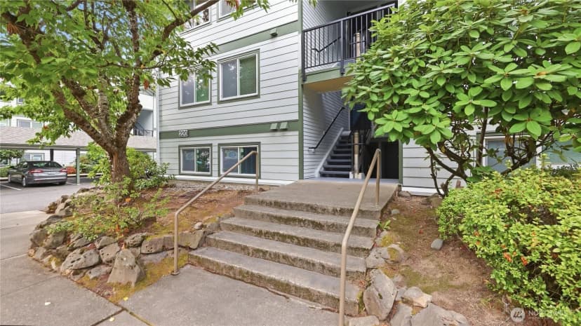 Property photo for 220 Ne Dogwood Street #b301, Issaquah photo 2