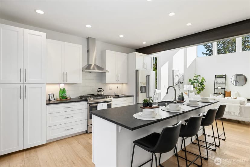 Property photo for 2825 22nd Avenue W, Seattle photo 9