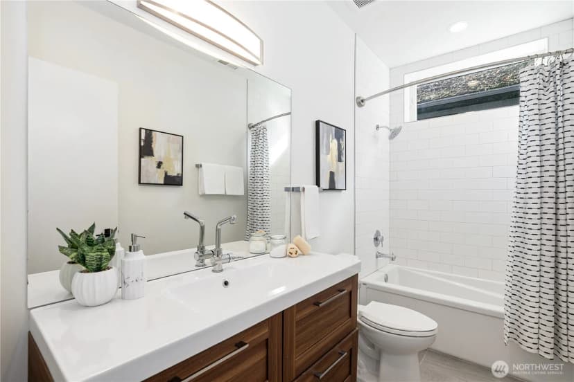 Property photo for 2825 22nd Avenue W, Seattle photo 15
