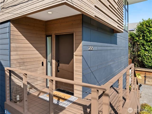 Property photo for 2825 22nd Avenue W, Seattle photo 2