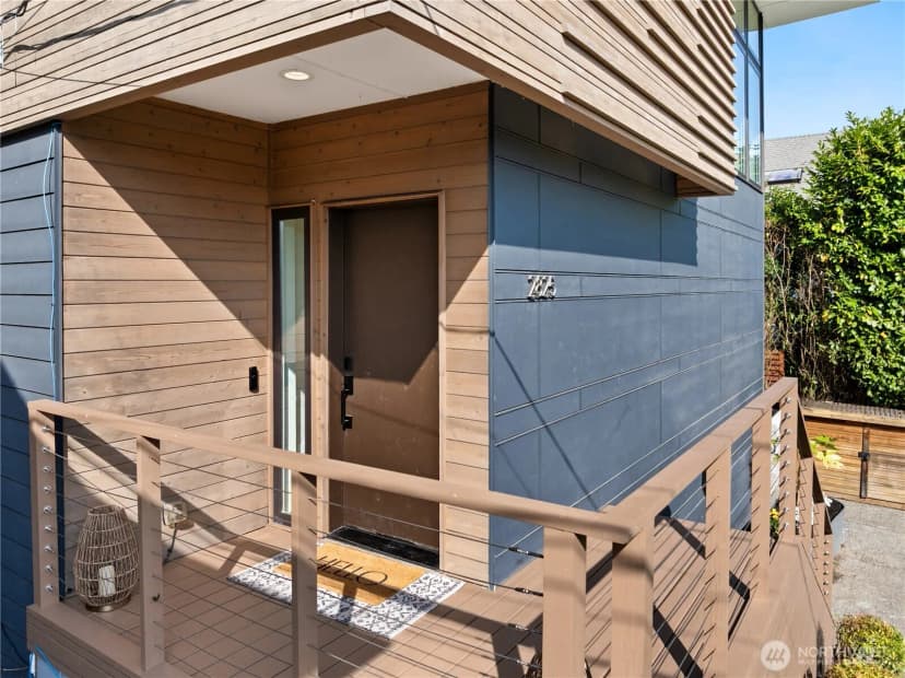 Property photo for 2825 22nd Avenue W, Seattle photo 2