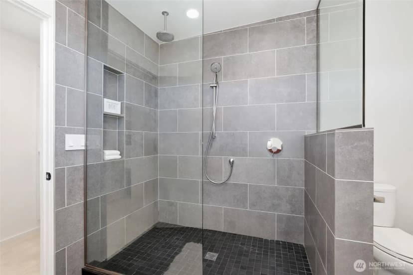 Property photo for 2825 22nd Avenue W, Seattle photo 24