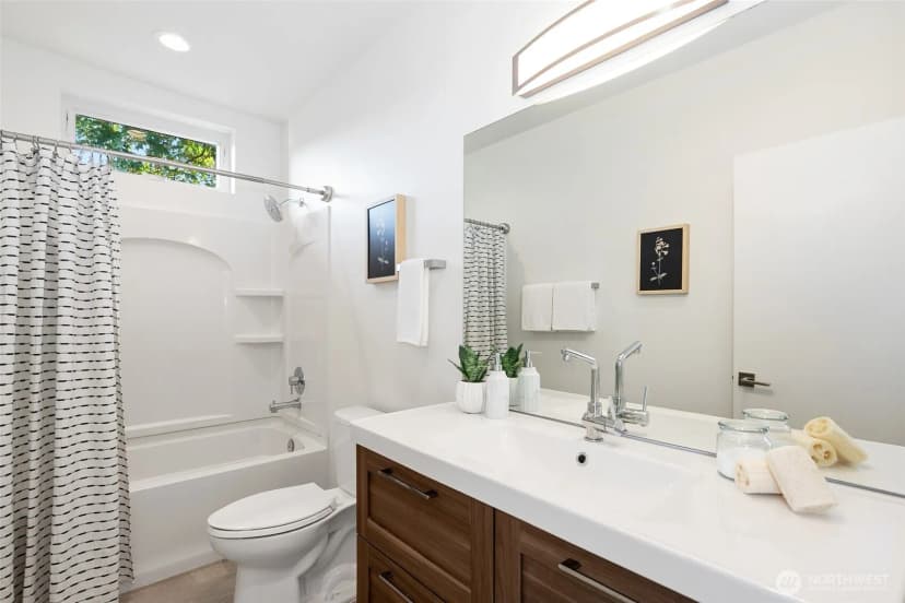 Property photo for 2825 22nd Avenue W, Seattle photo 20
