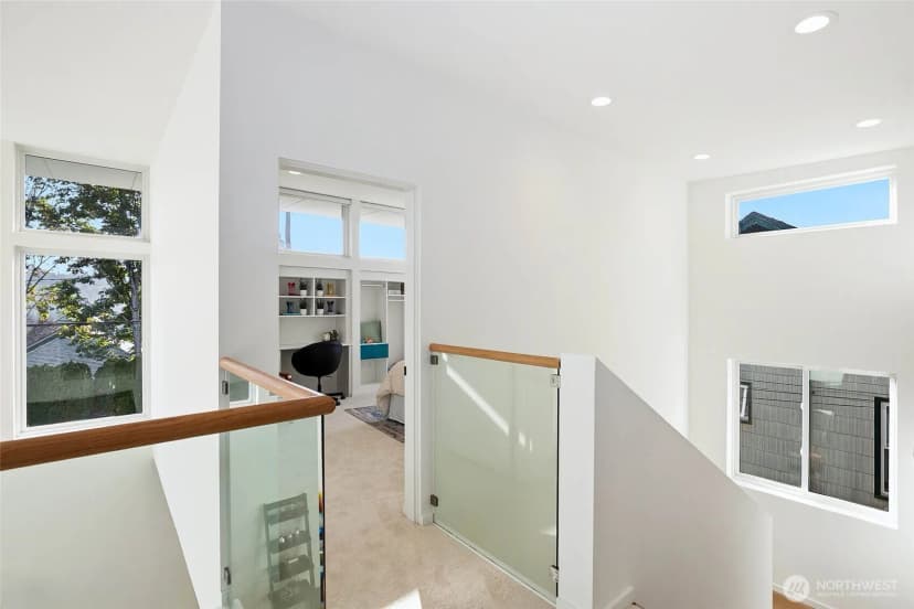 Property photo for 2825 22nd Avenue W, Seattle photo 17