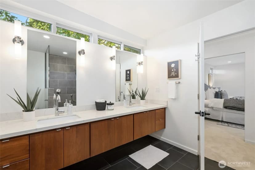 Property photo for 2825 22nd Avenue W, Seattle photo 23