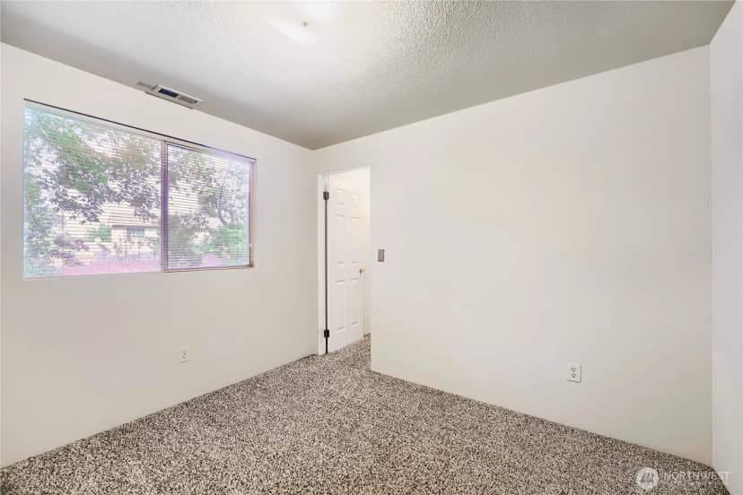 Property photo for 11912 Se 211th Place, Kent photo 21