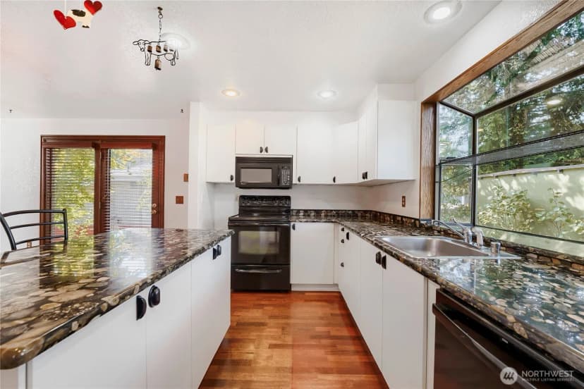 Property photo for 11912 Se 211th Place, Kent photo 10