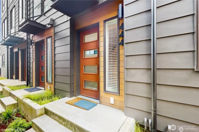 Property photo for 1300 E Remington Court #b, Seattle photo 2